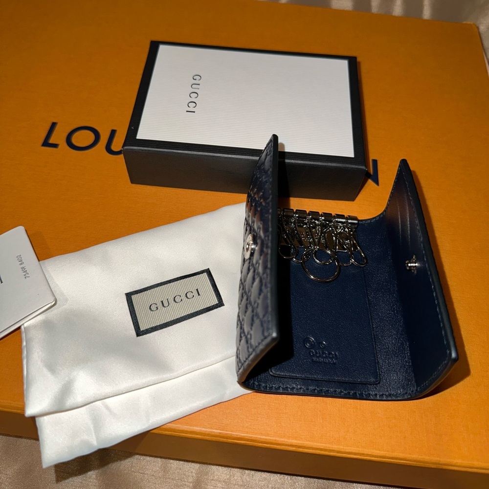 Gucci dark blue 6 key case - Picture 3 of 6